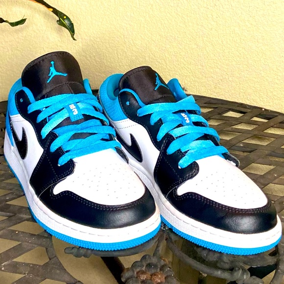Jordan 1 Low Laser Blue (GS) - Picture 4 of 10
